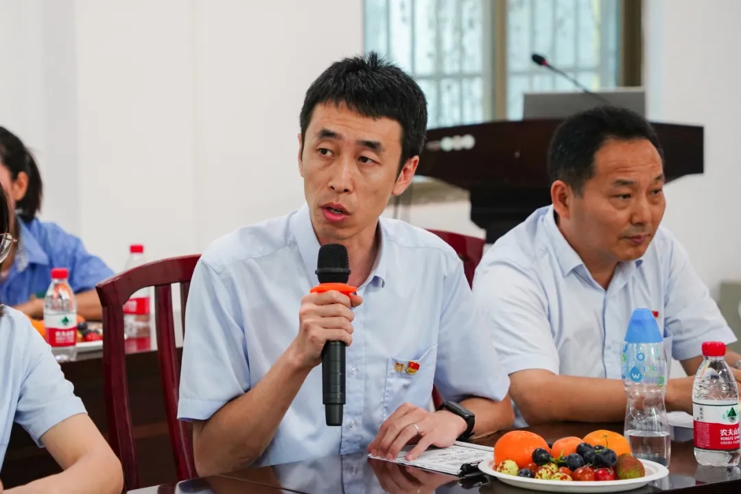 开云官方网页版-开云online(中国)
开云官方网页版-开云online(中国)召开“七一”座谈会4.jpg