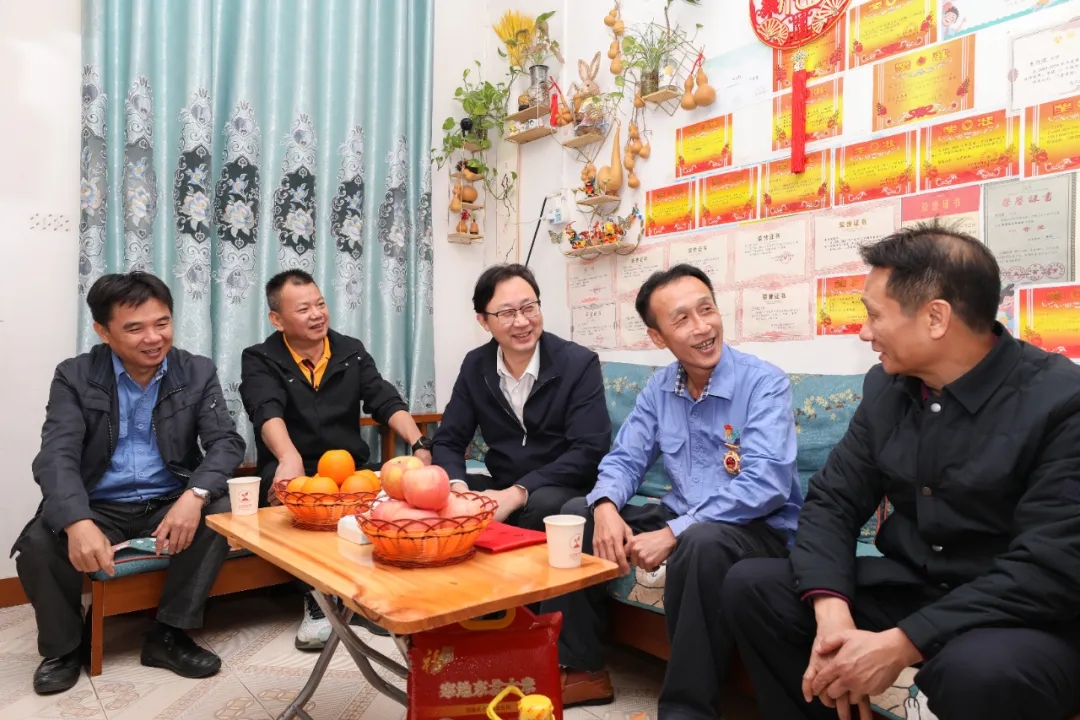 开云官方网页版-开云online(中国)
省总工会副主席陈波走访慰问开云官方网页版-开云online(中国)
开云官方网页版-开云online(中国)员工